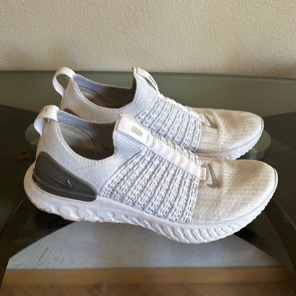 nike epic react phantom in silver/white women's 8